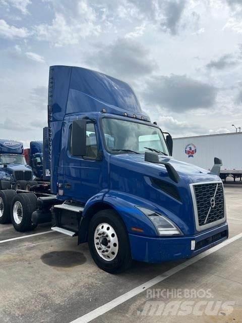Volvo VNR64T300 Tractores (camiões)