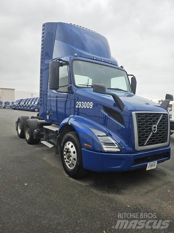 Volvo VNR64T300 Tractores (camiões)