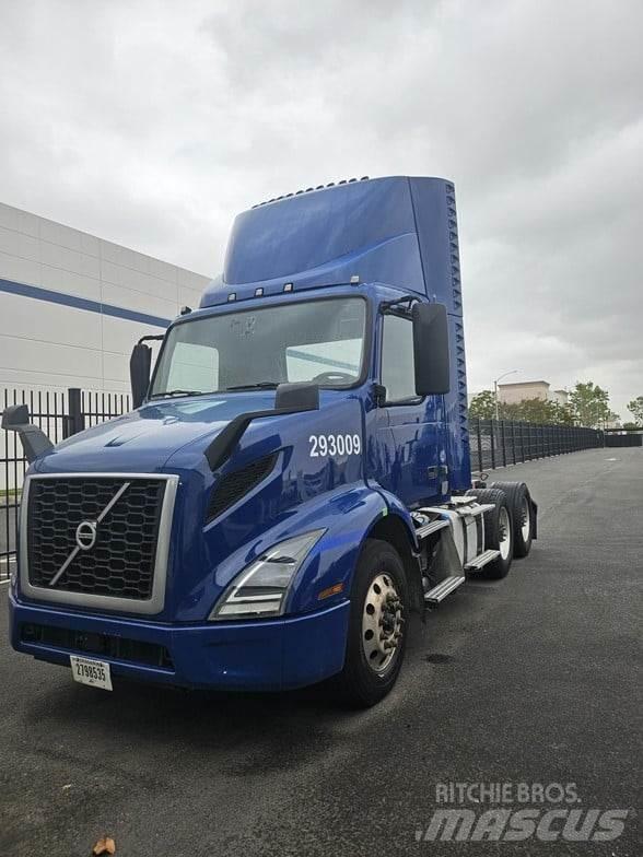 Volvo VNR64T300 Tractores (camiões)