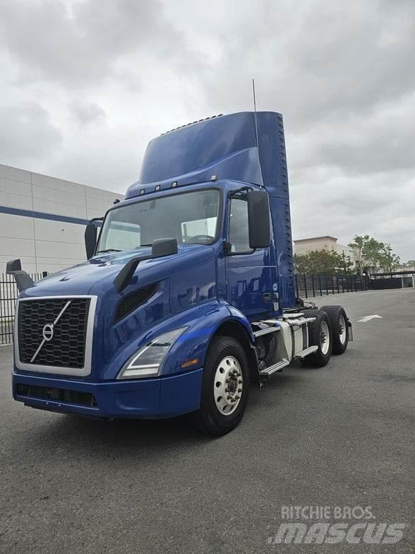 Volvo VNR64T300 Tractores (camiões)