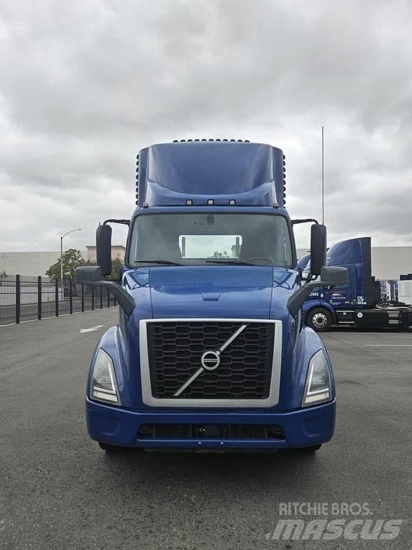 Volvo VNR64T300 Tractores (camiões)