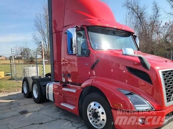 Volvo VNR64T300 Tractores (camiões)