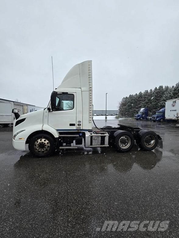 Volvo VNR64T300 Tractores (camiões)