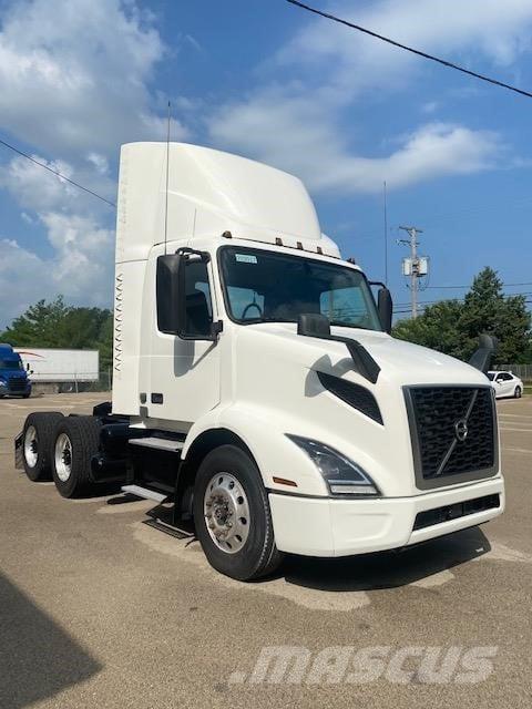 Volvo VNR64T300 Tractores (camiões)