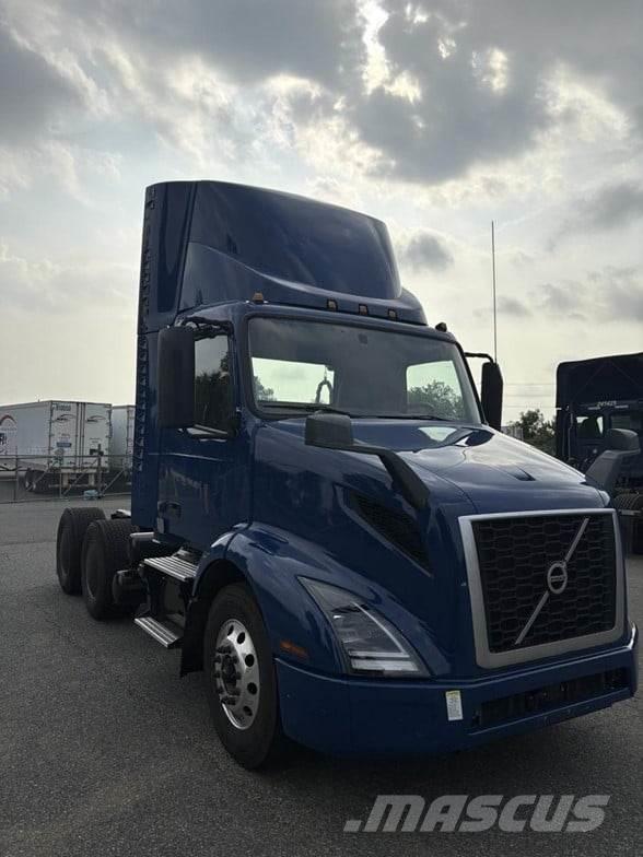 Volvo VNR64T300 Tractores (camiões)