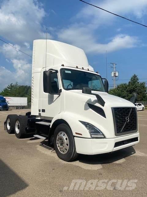 Volvo VNR64T300 Tractores (camiões)