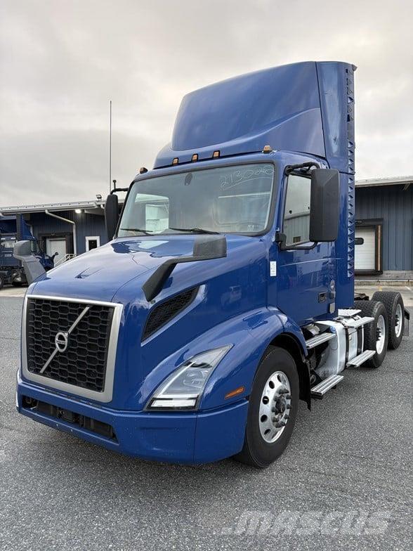 Volvo VNR64T300 Tractores (camiões)