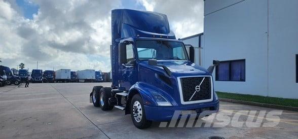 Volvo VNR64T300 Tractores (camiões)