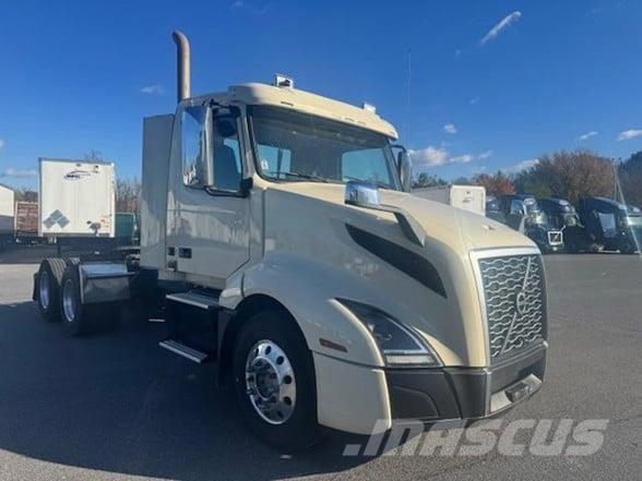 Volvo VNR64T300 Tractores (camiões)