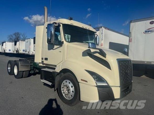 Volvo VNR64T300 Tractores (camiões)