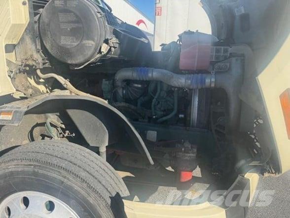 Volvo VNR64T300 Tractores (camiões)