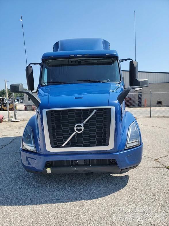 Volvo VNR64T640 Tractores (camiões)