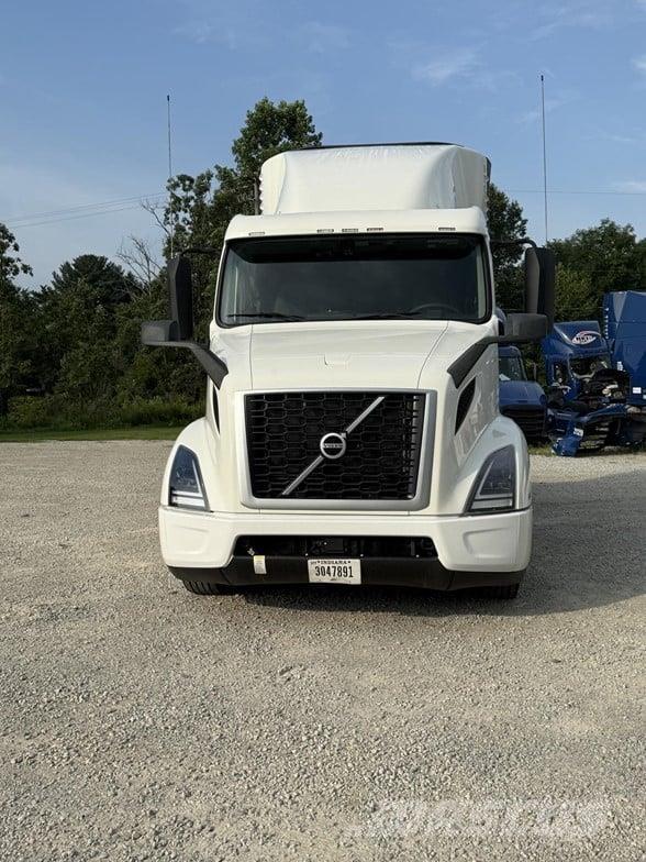 Volvo VNR64T640 Tractores (camiões)