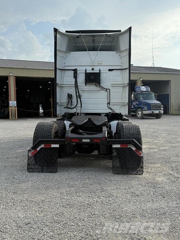Volvo VNR64T640 Tractores (camiões)