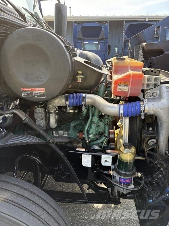 Volvo VNR64T640 Tractores (camiões)