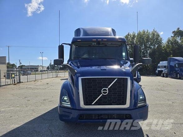 Volvo VNR64T640 Tractores (camiões)