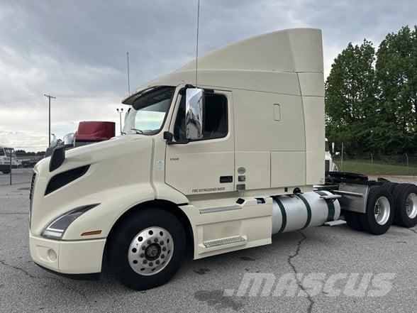 Volvo VNR64T640 Tractores (camiões)