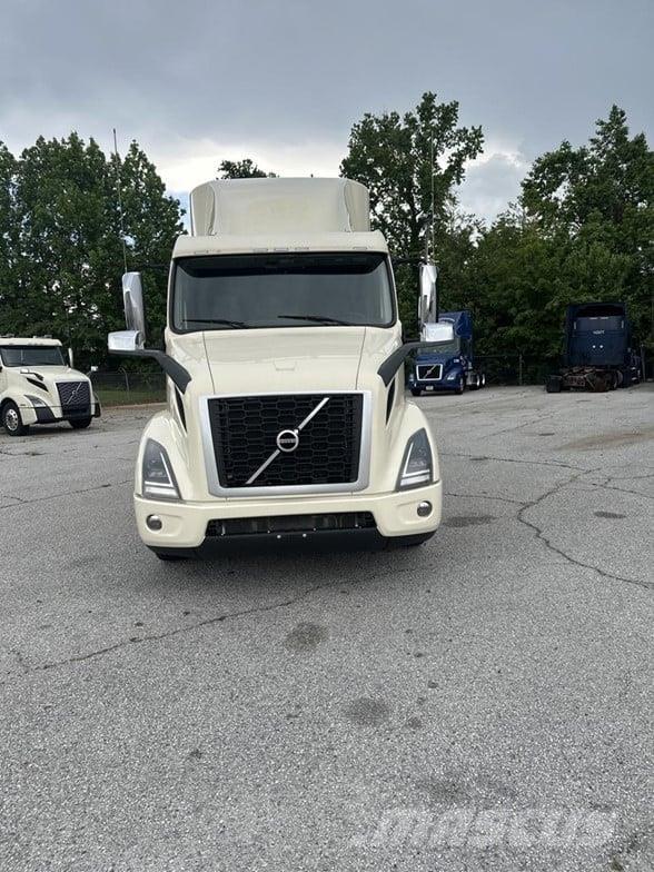 Volvo VNR64T640 Tractores (camiões)