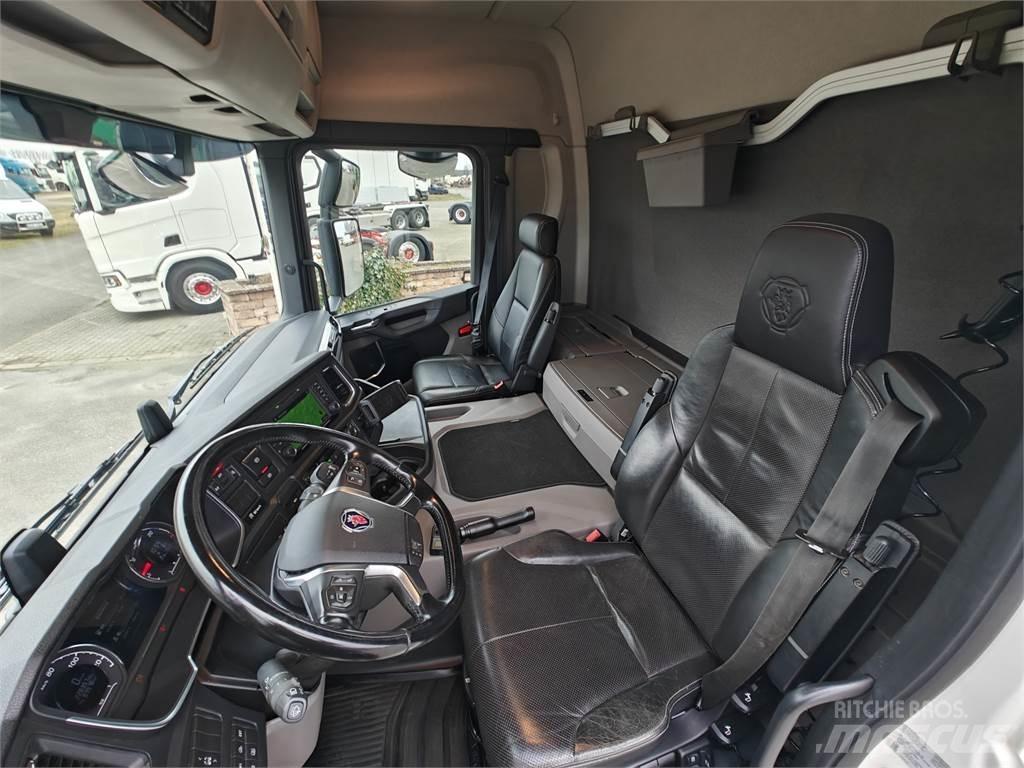 Scania P280 Camiões de caixa fechada