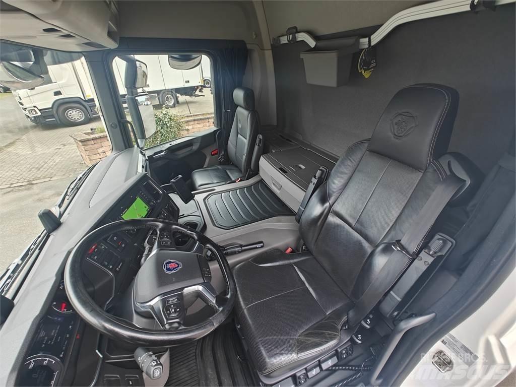 Scania P280 Camiões de caixa fechada