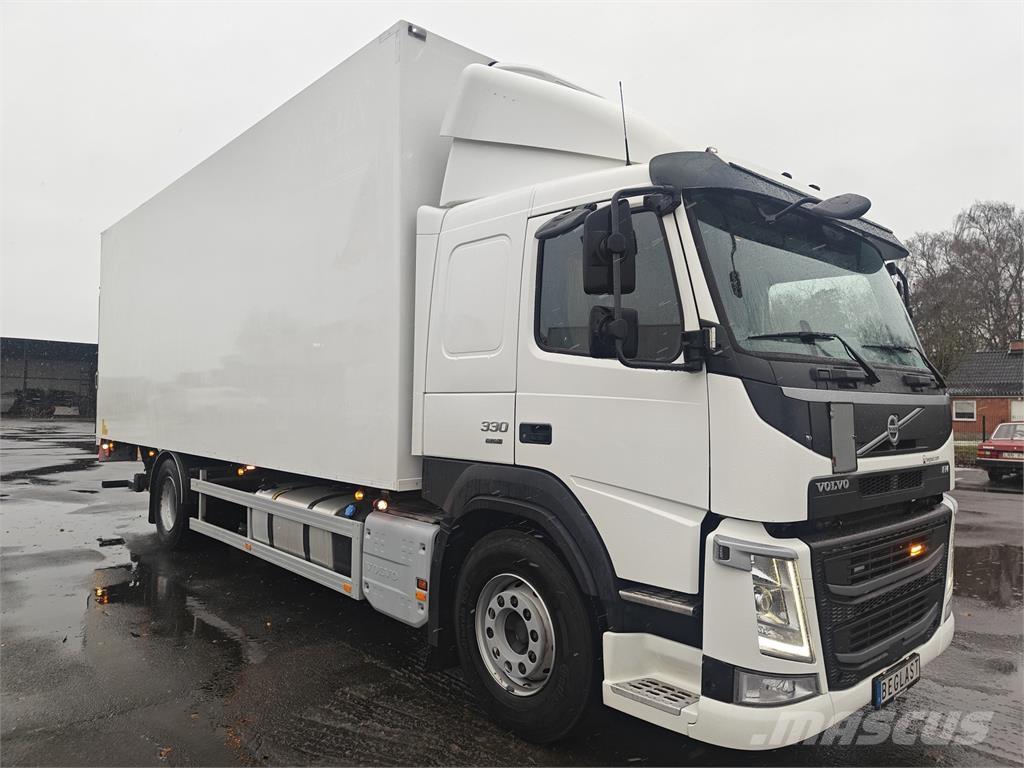 Volvo FM330 Camiões de caixa fechada
