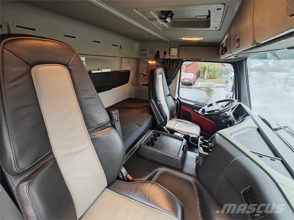 Volvo FM330 Camiões de caixa fechada