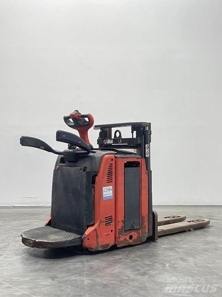 Linde D12AP-133 Empilhador para operador externo