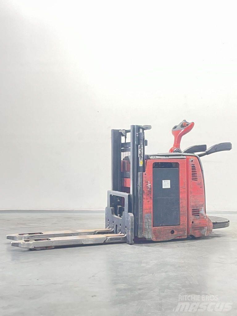 Linde D12AP-133 Empilhador para operador externo