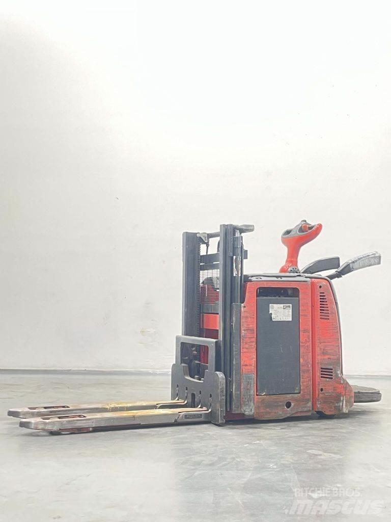 Linde D12AP-133 Empilhador para operador externo