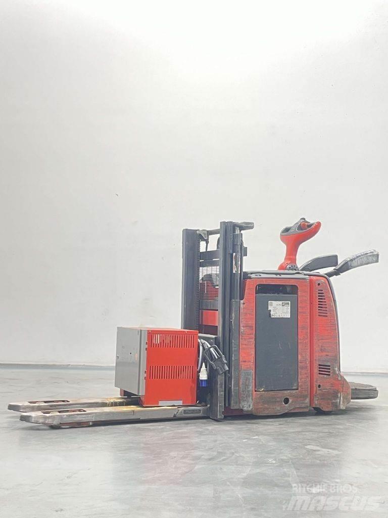 Linde D12AP-133 Empilhador para operador externo