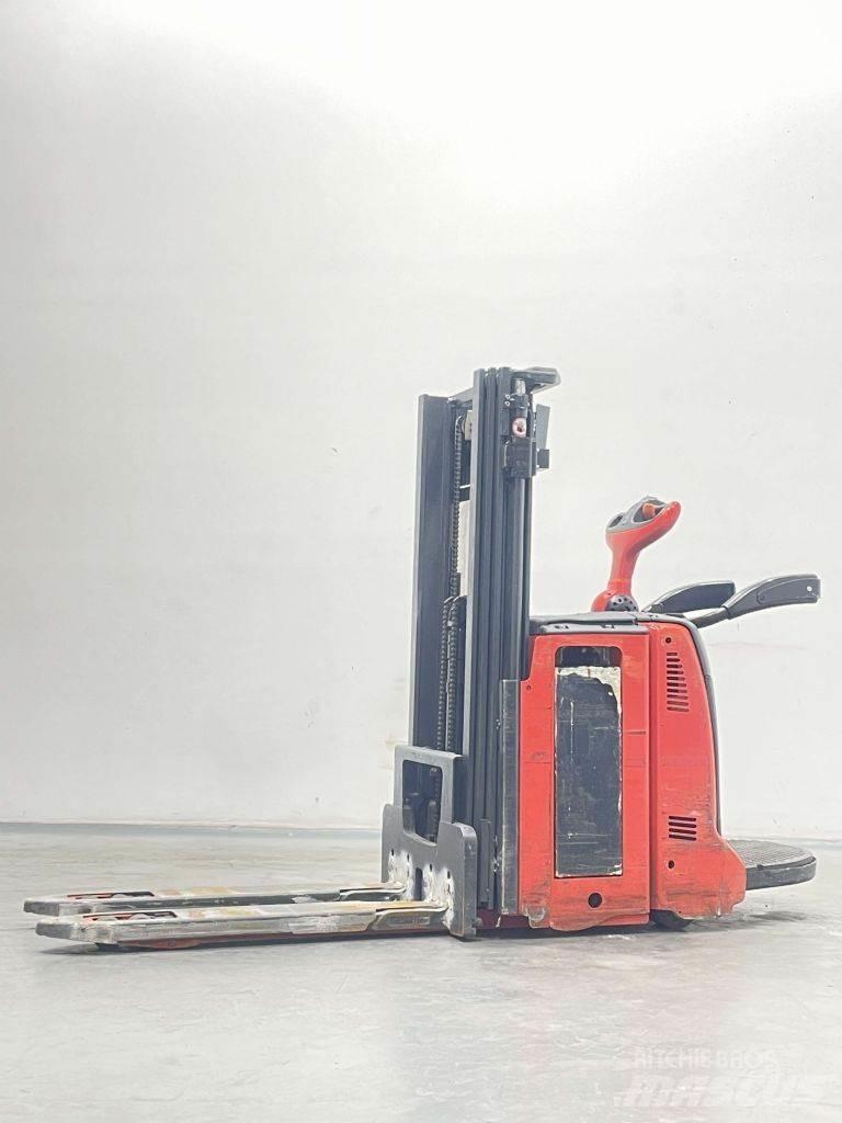 Linde D12AP-133 Empilhador para operador externo