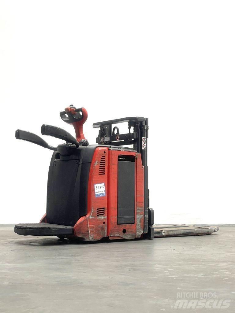 Linde D12HPAP Empilhador para operador externo
