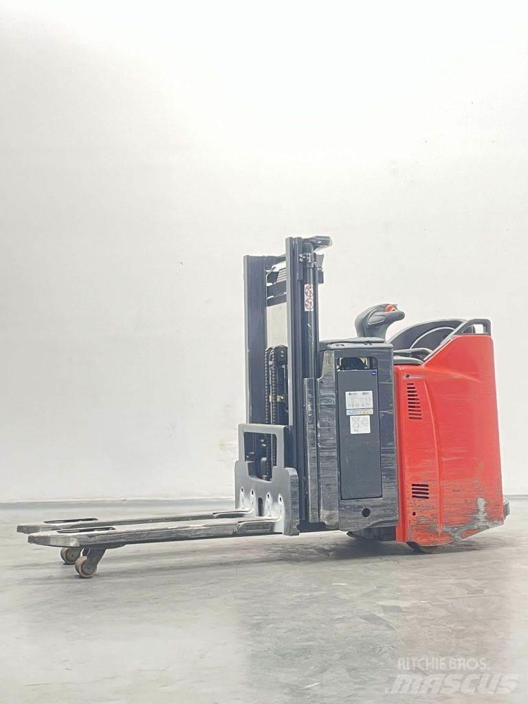 Linde D12SP-133 Empilhador para operador externo