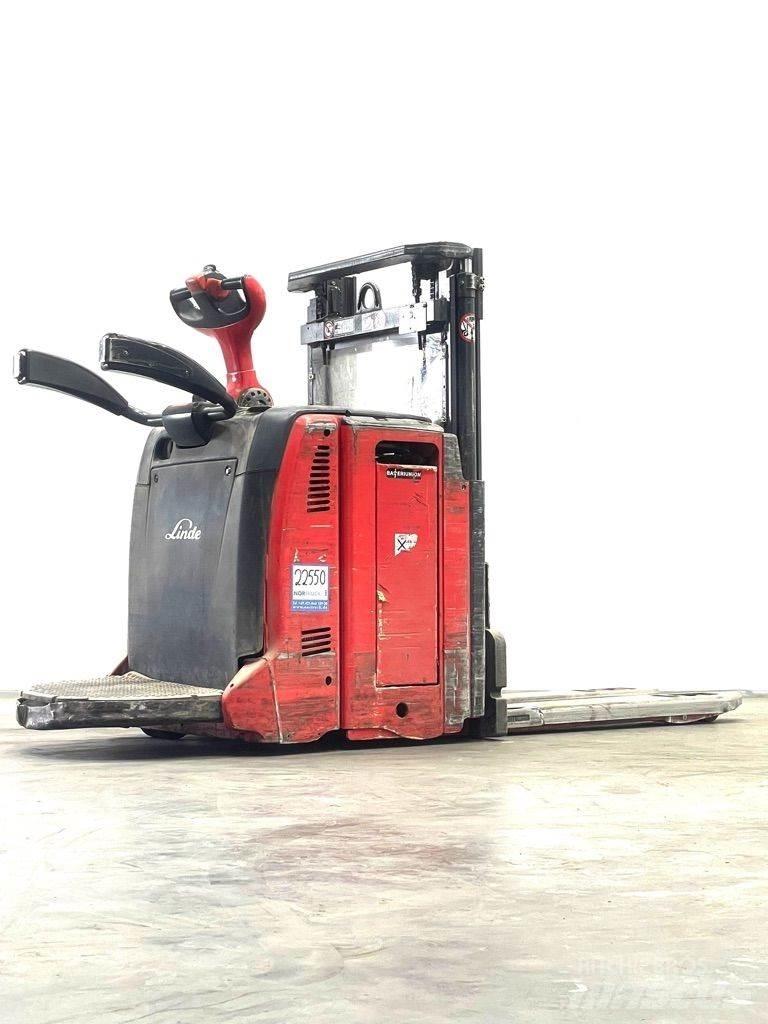 Linde L12LAP-133 Empilhador para operador externo