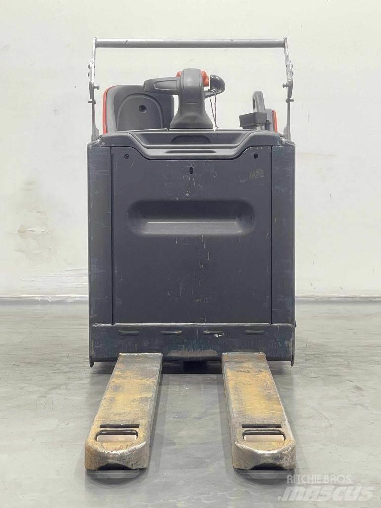 Linde T25SP-131 Porta palettes