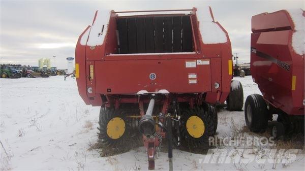 New Holland BR780 Enfardadeira de rolos
