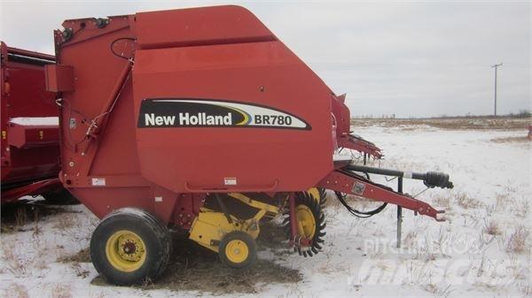 New Holland BR780 Enfardadeira de rolos