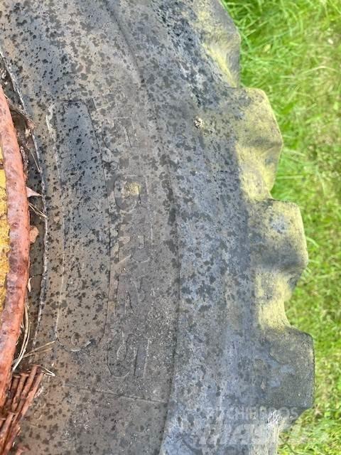  4ST LASTMASKINSDÄCK Pneus Agrícolas