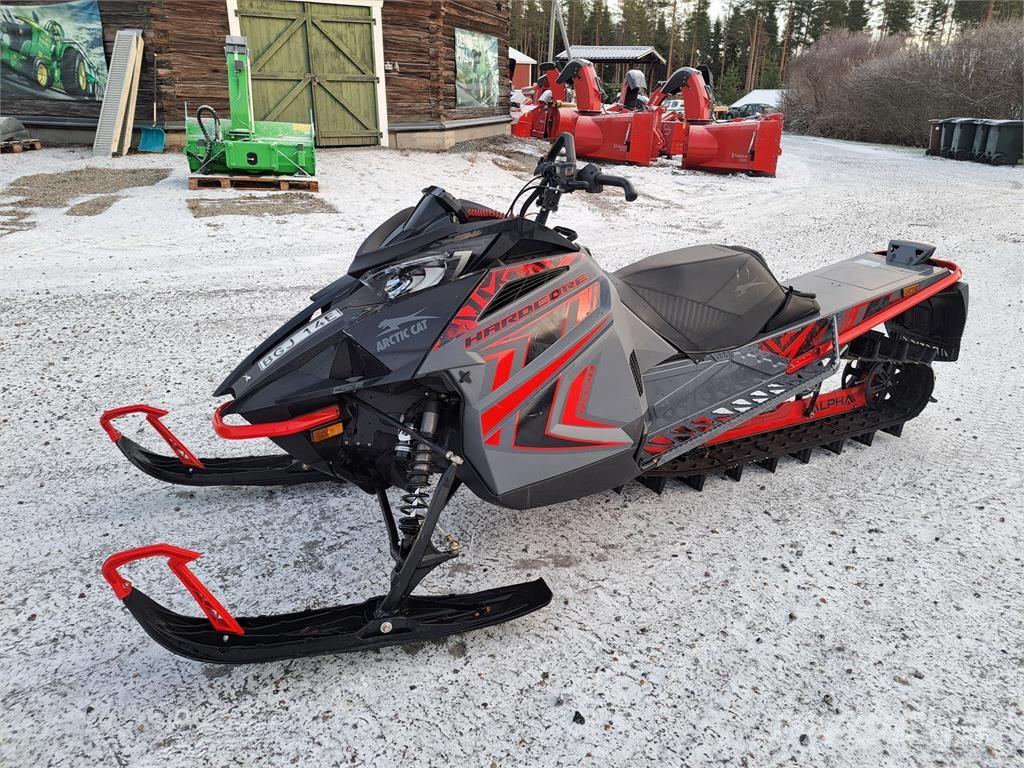 Arctic Cat M 8000 ALPHA Motas de Neve