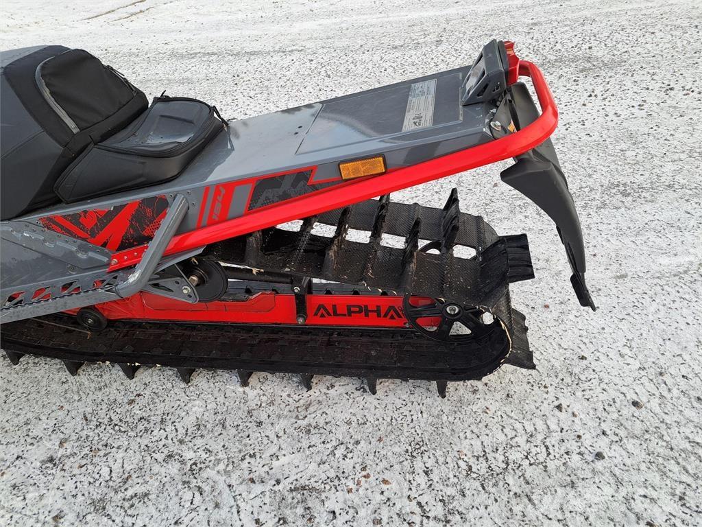 Arctic Cat M 8000 ALPHA Motas de Neve