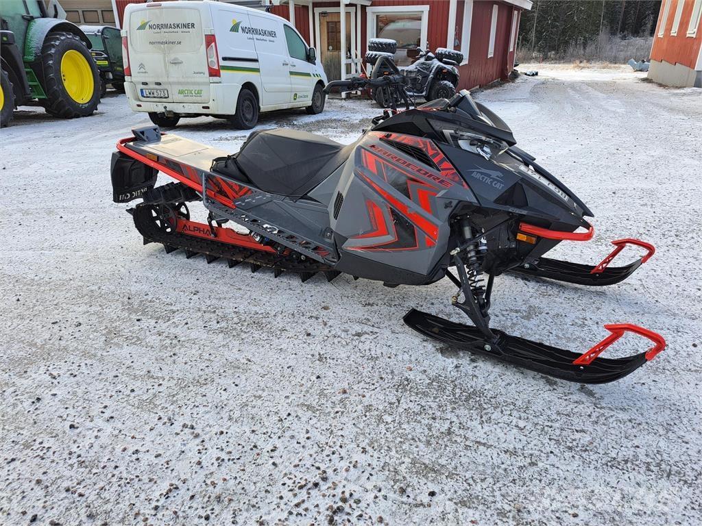 Arctic Cat M 8000 ALPHA Motas de Neve