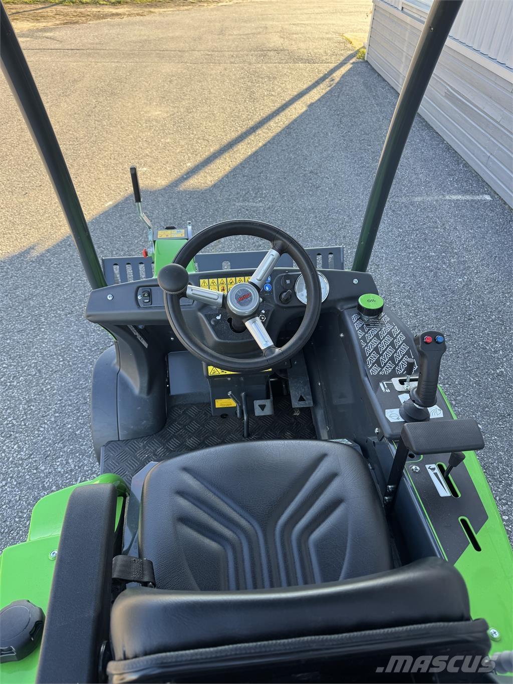 Avant 225 med skopa Carregadoras de direcção deslizante