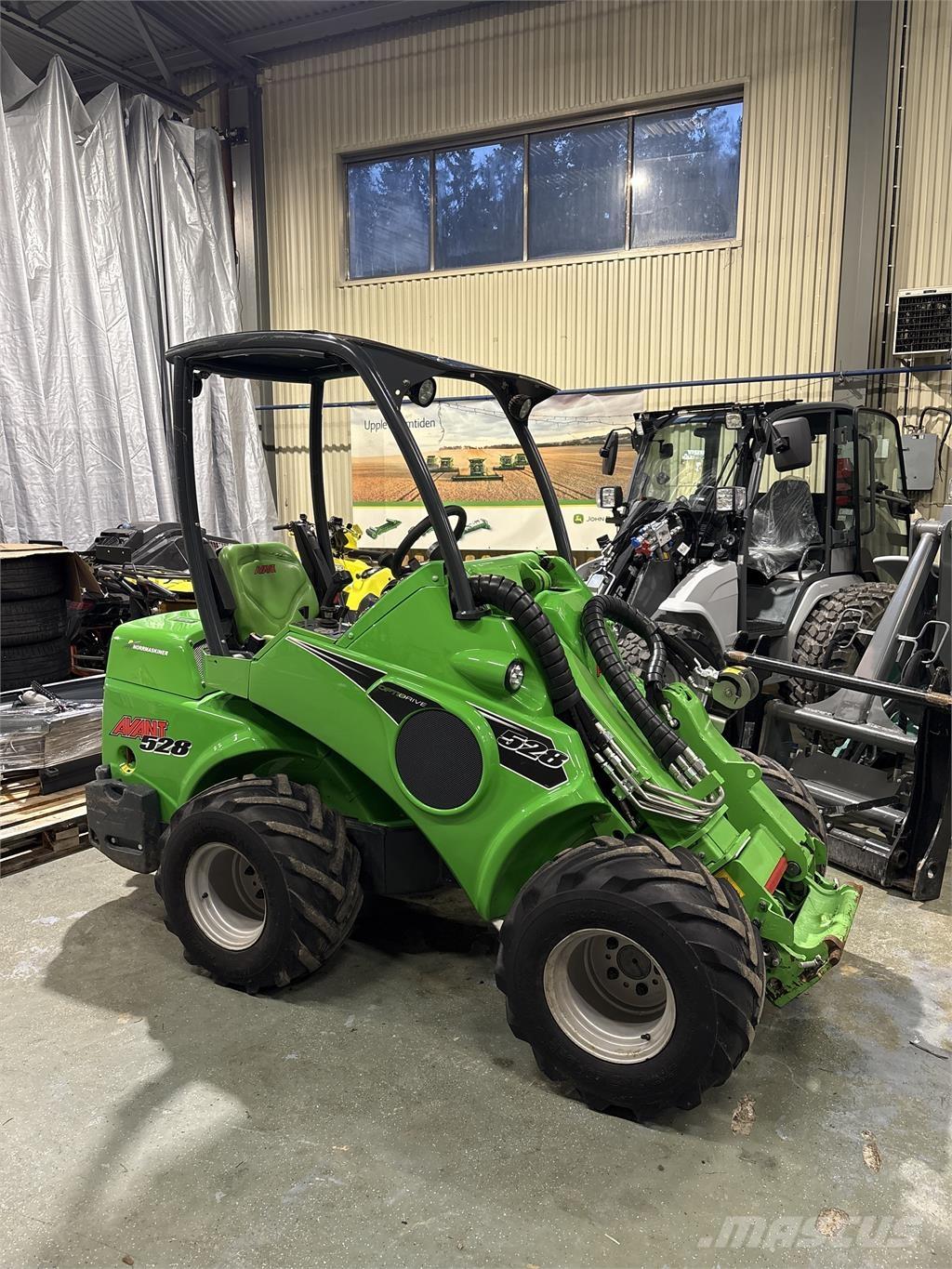 Avant 528 Carregadoras de direcção deslizante