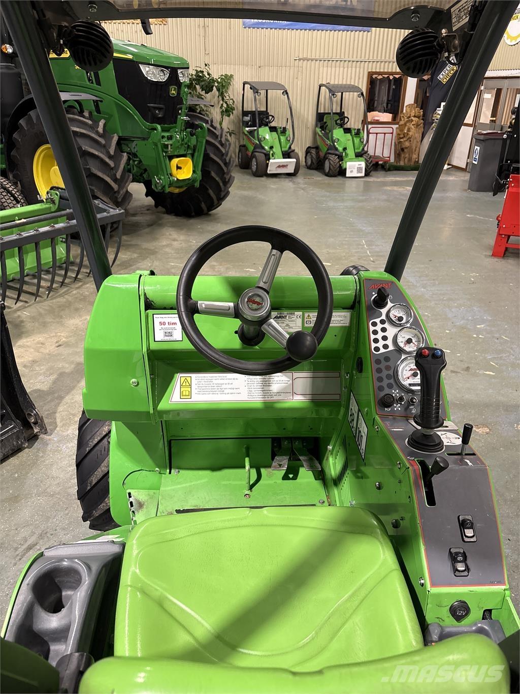 Avant 528 Carregadoras de direcção deslizante