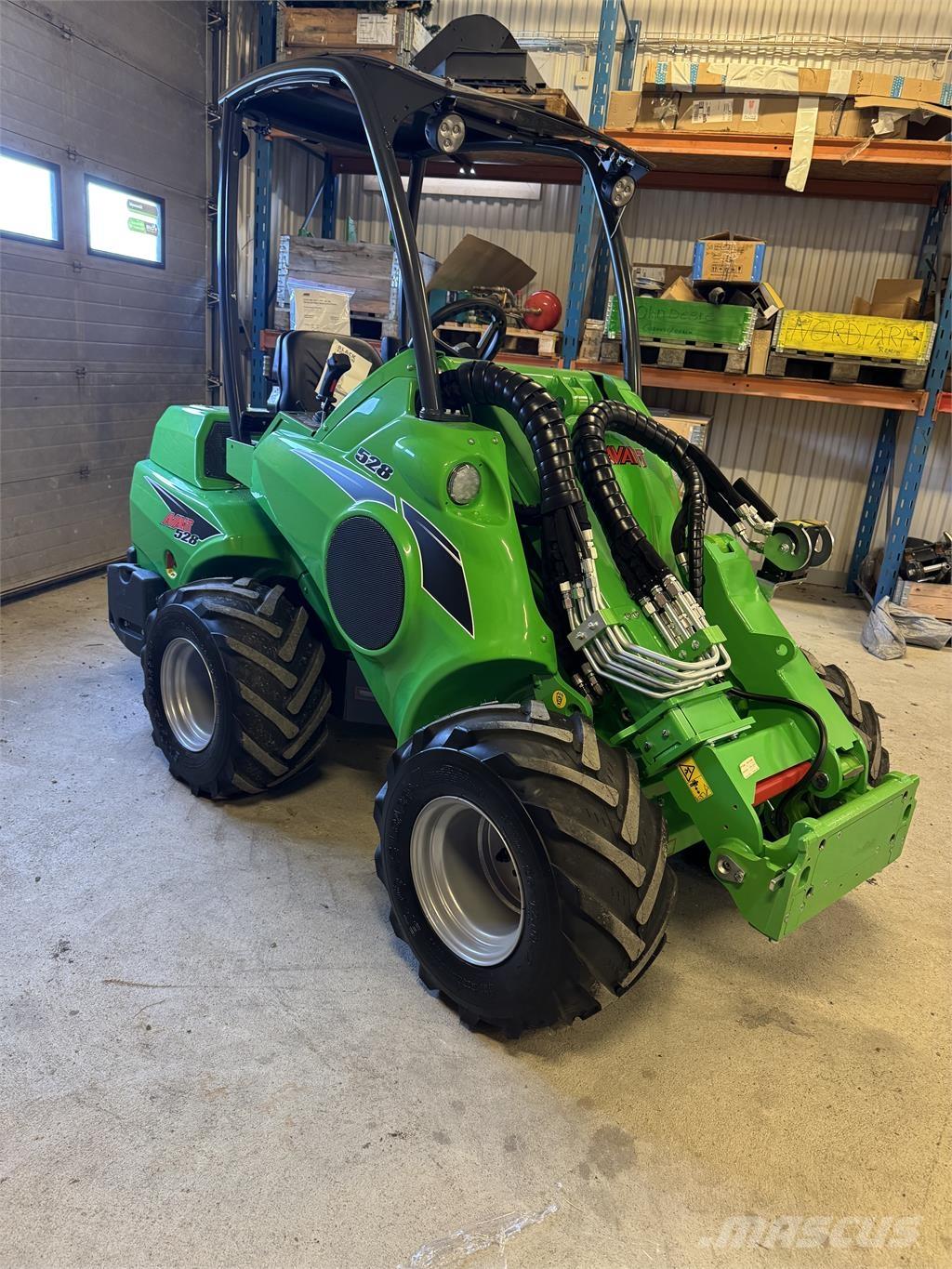 Avant 528 KAMPANJ Carregadoras de direcção deslizante