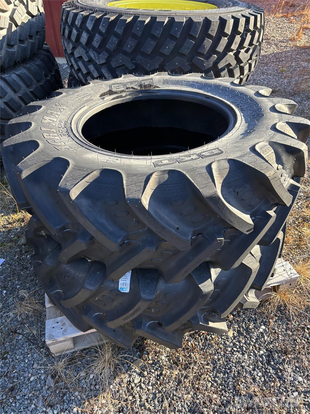 BKT Däck 380/85R24 2st Pneus Agrícolas
