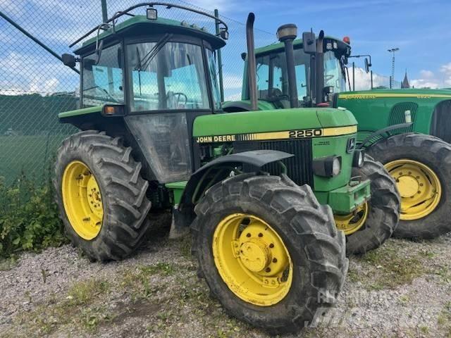 John Deere 2250 TRAKTOR Tratores Agrícolas usados