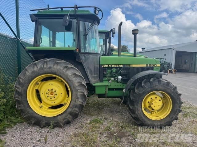 John Deere 2250 TRAKTOR Tratores Agrícolas usados