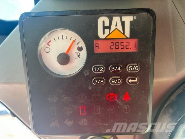 CAT 236D Pneus, Rodas e Jantes