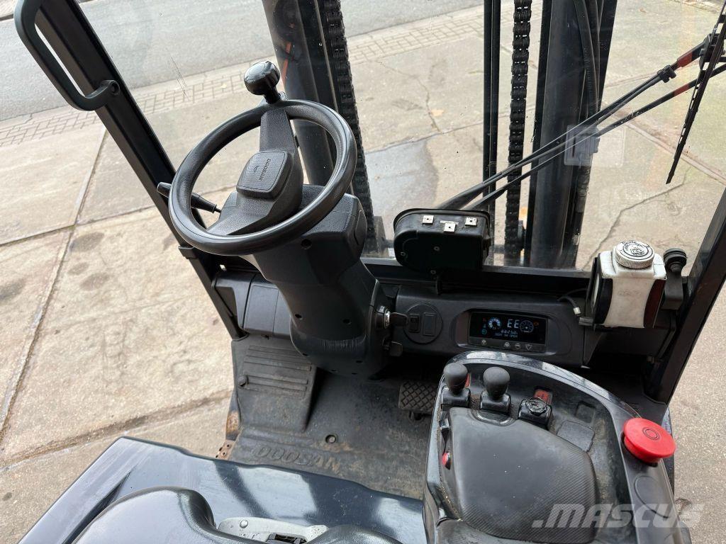 Doosan B35X-7 Empilhadores eléctricos